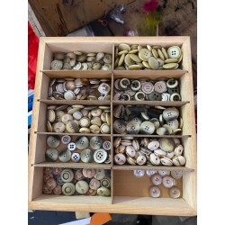 Bottoni di varie dimensioni in colori misti 80 PEZZI A SCELTA