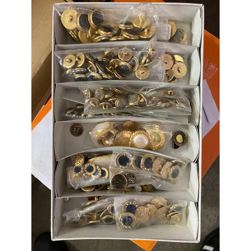 BOTTONI IN METTALO, LEGNO, PLASTICA 60 PEZZI A SCELTA COLORI MISTI E VARIE MISURE